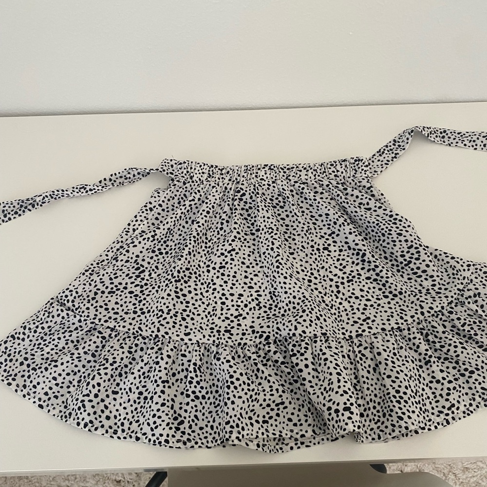Super cute shein skirt! Perfect condition! Not my style anymore and super tight!